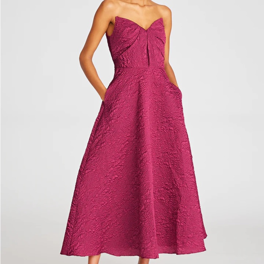 NWT Theia Ellie A Line Midi Dress Wineberry Embossed Organza Strapless Size 10
